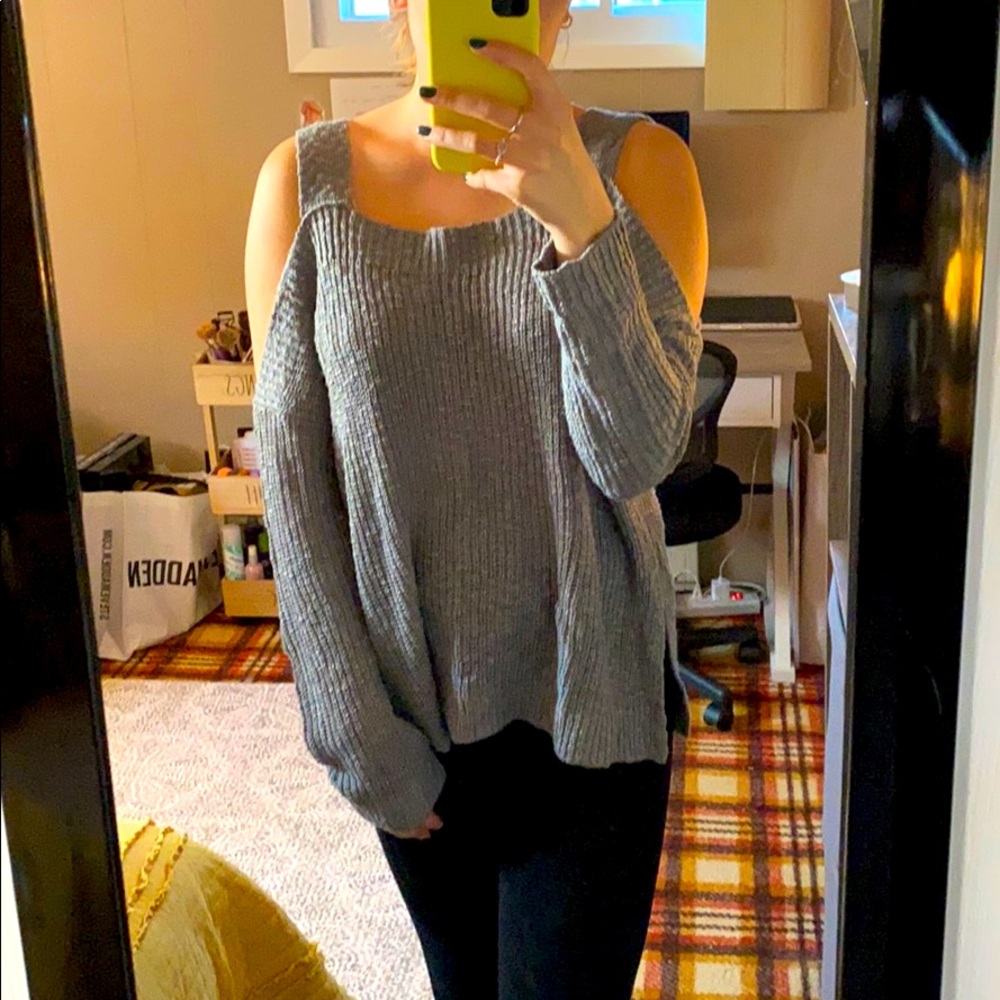 COLD SHOULDER GREY SWEATER